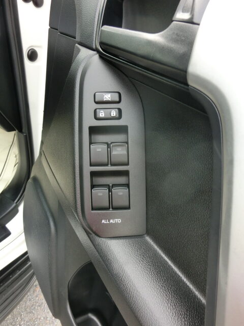 Toyota Landcruiser Prado “TX -PKG” GDJ150 PEARL 2015 Year 2800cc with TEARDROP HEADLIGHTS , LEATHER SEATS AND SUNROOF Auto Diesel with Full options.