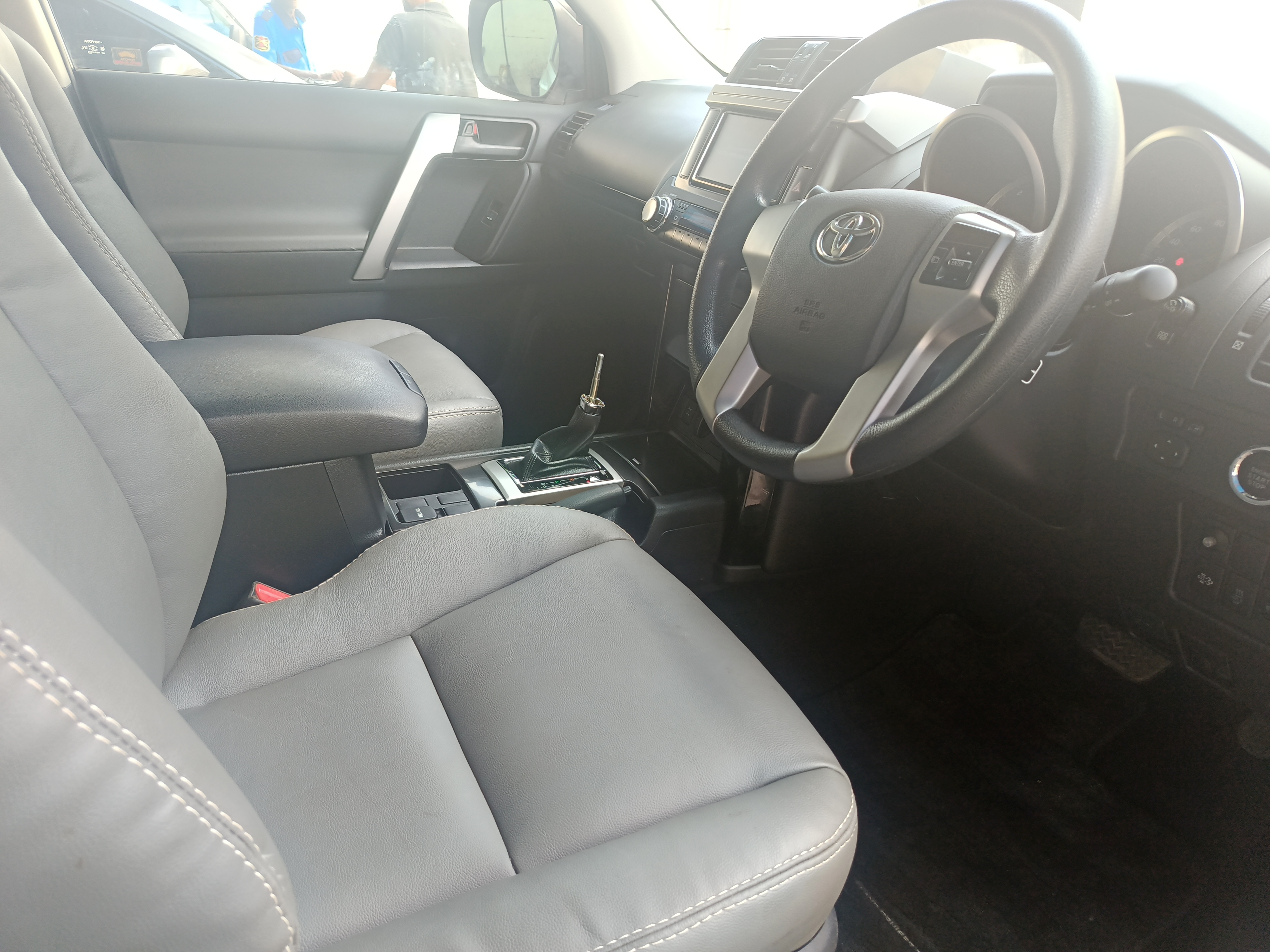 Toyota Landcruiser Prado “TX -PKG” GDJ150 PEARL 2015 Year 2800cc with TEARDROP HEADLIGHTS , LEATHER SEATS AND SUNROOF Auto Diesel with Full options.