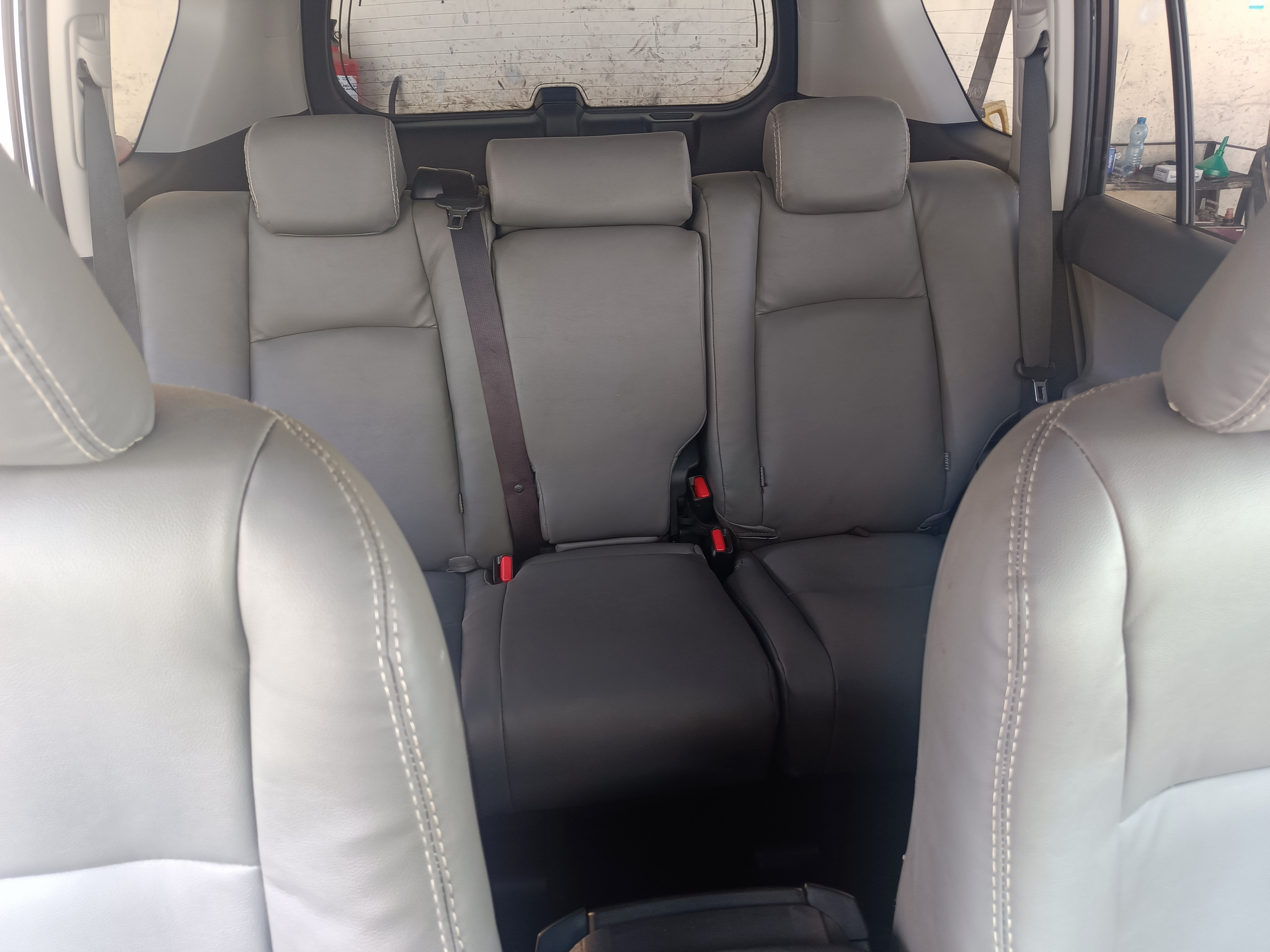 Toyota Landcruiser Prado “TX -PKG” GDJ150 PEARL 2015 Year 2800cc with TEARDROP HEADLIGHTS , LEATHER SEATS AND SUNROOF Auto Diesel with Full options.