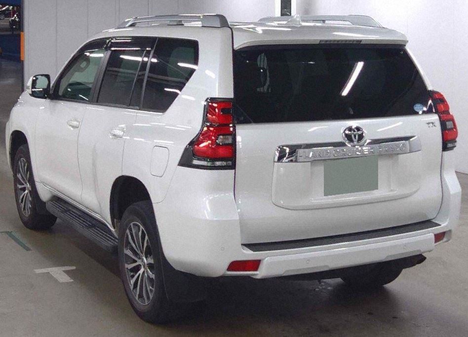Toyota Landcruiser Prado -NEW SHAPE Pearl 2017 Year “TX -L PKG” TRJ150W 2700cc with SUNROOF , ROOF RAILS , RECTANGULAR HEADLIGHTS AND BEIGE LEATHER SEATS Auto Petrol with Full options.