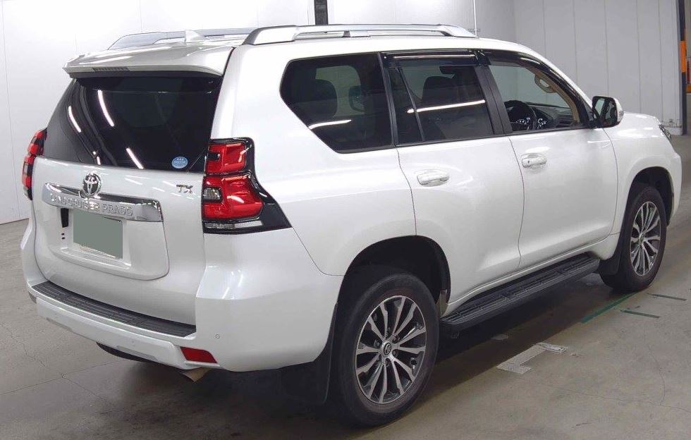 Toyota Landcruiser Prado -NEW SHAPE Pearl 2017 Year “TX -L PKG” TRJ150W 2700cc with SUNROOF , ROOF RAILS , RECTANGULAR HEADLIGHTS AND BEIGE LEATHER SEATS Auto Petrol with Full options.
