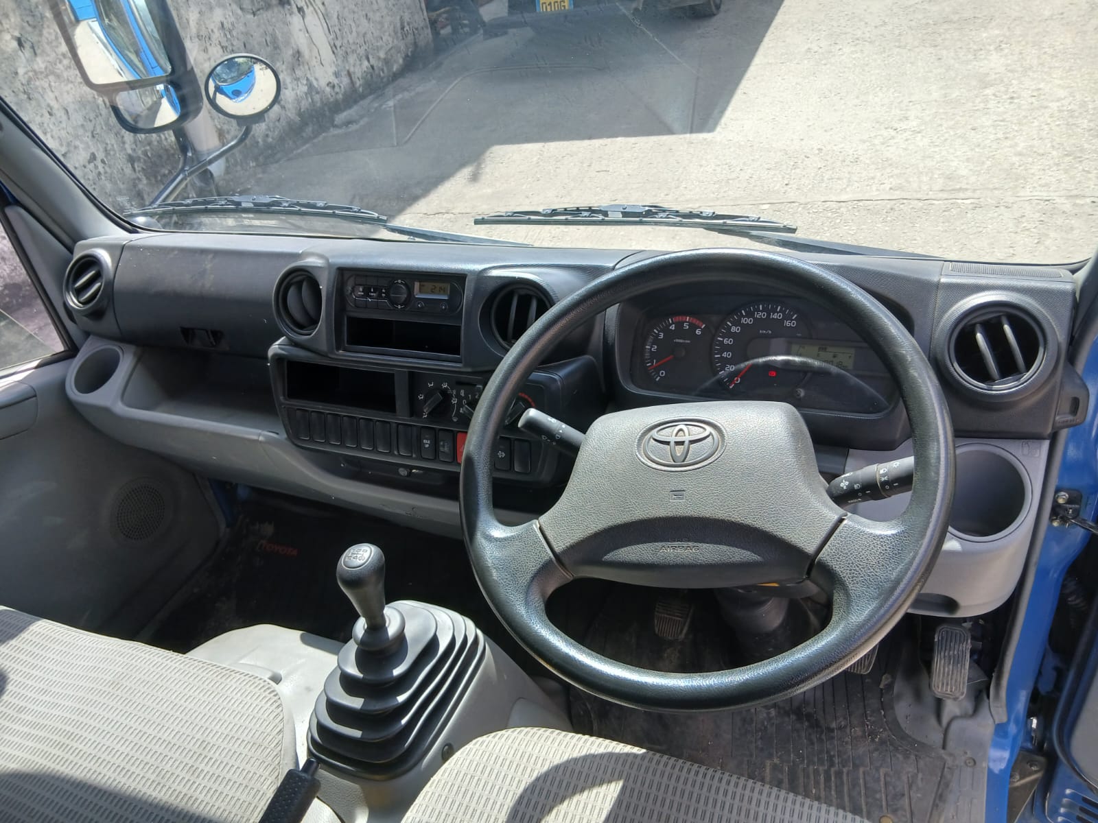 Toyota Dyna / Toyoace BLUE KDY231 2017 Year 3000cc Manual Diesel.