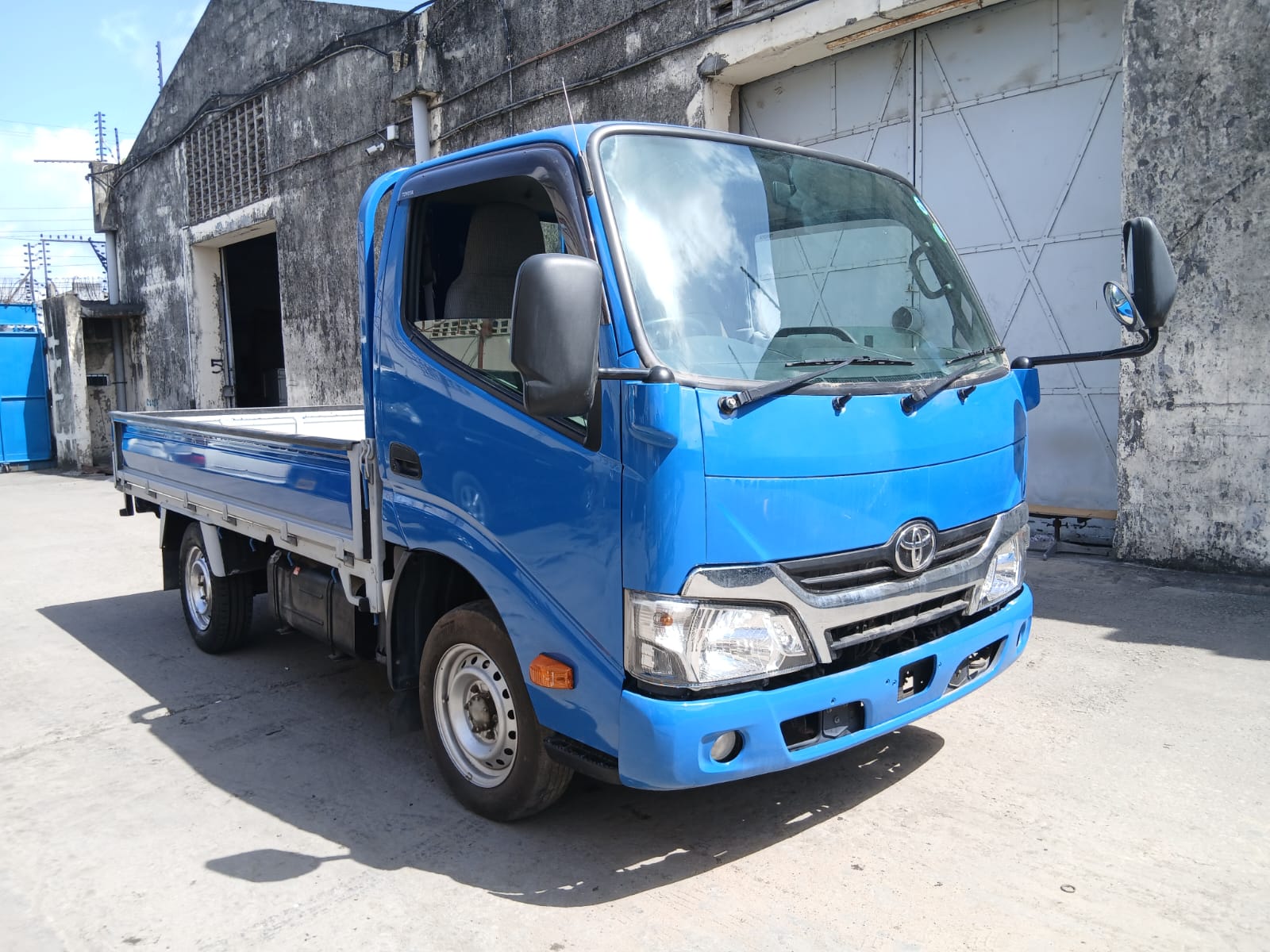 Toyota Dyna / Toyoace BLUE KDY231 2017 Year 3000cc Manual Diesel.