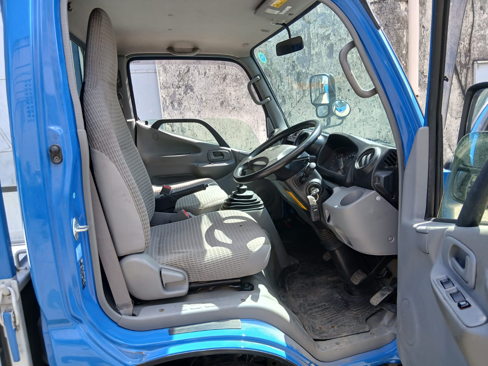 Toyota Dyna / Toyoace BLUE KDY231 2017 Year 3000cc Manual Diesel.