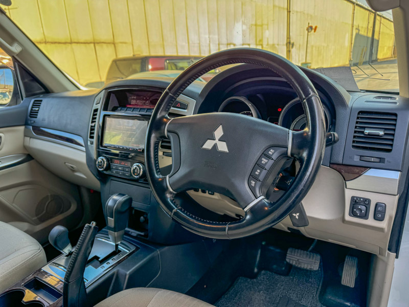 Mitsubishi Pajero 2018 Year PEARL V98W “EXCEED PKG” 4WD 3200cc Automatic Diesel.