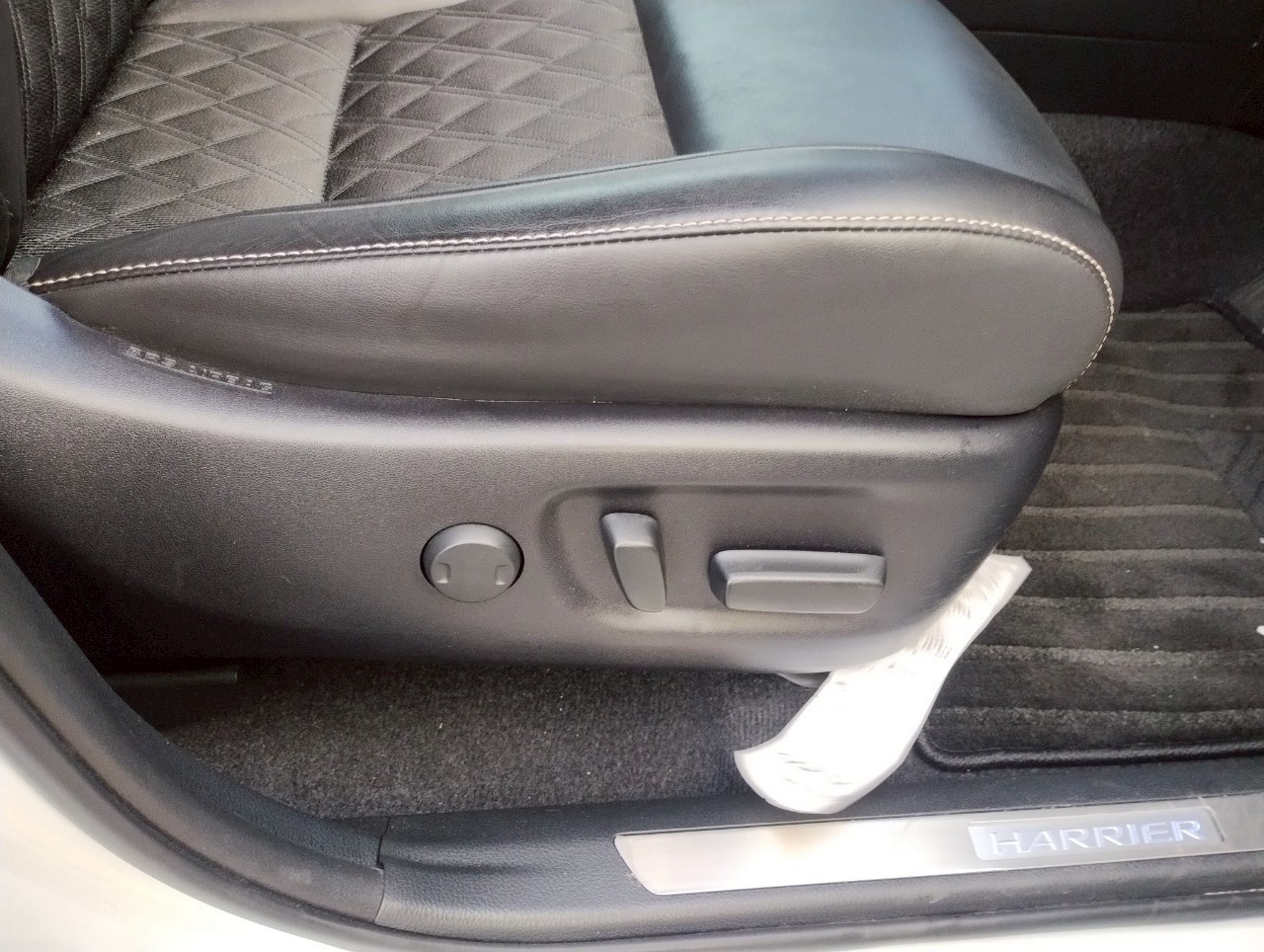 Toyota Harrier PEARL ZSU60 PROGRESS PACKAGE 2018 Year 2000cc Auto Petrol with HALF LEATHER SEATS. And JBL System.