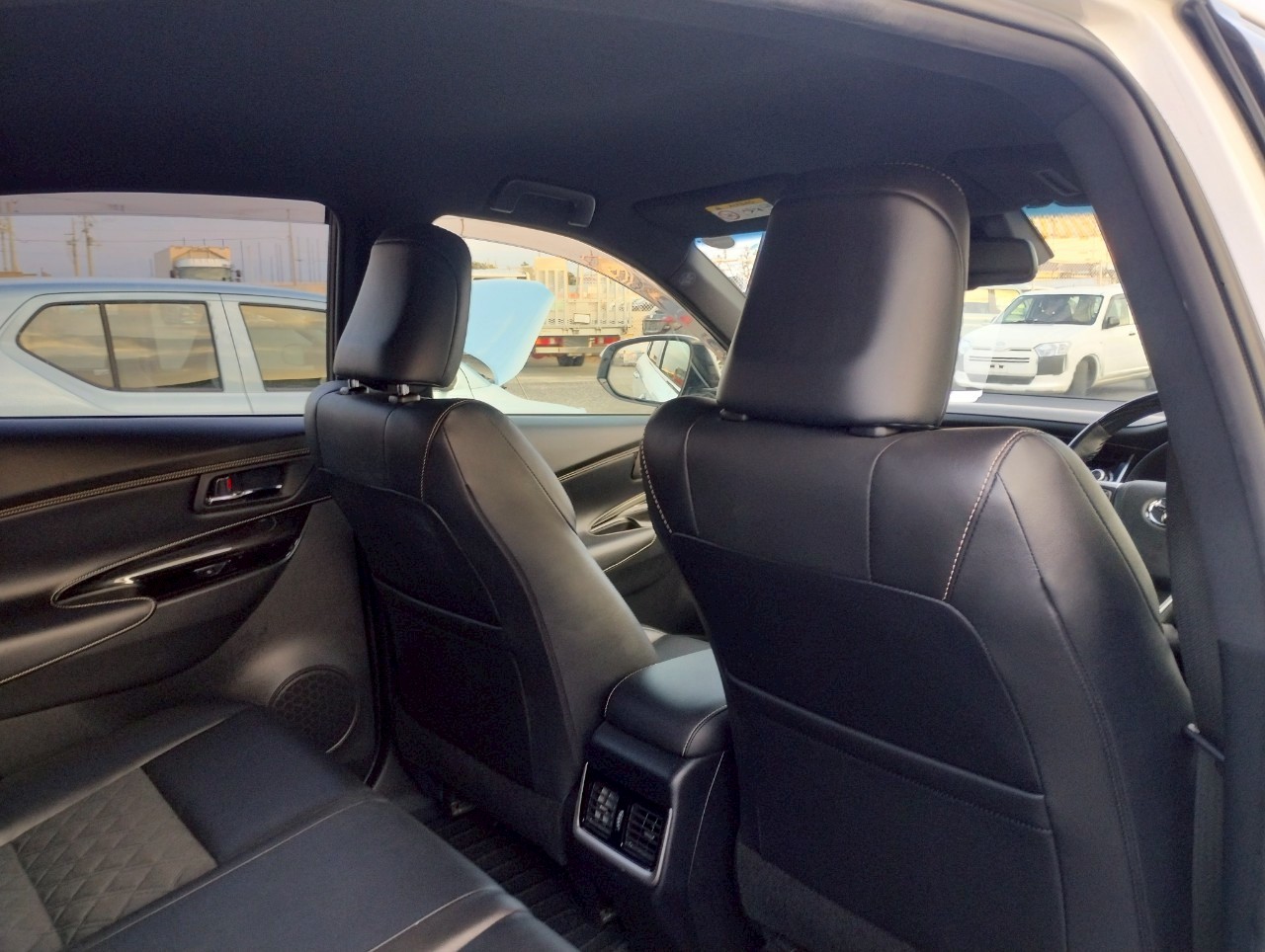 Toyota Harrier PEARL ZSU60 PROGRESS PACKAGE 2018 Year 2000cc Auto Petrol with HALF LEATHER SEATS. And JBL System.