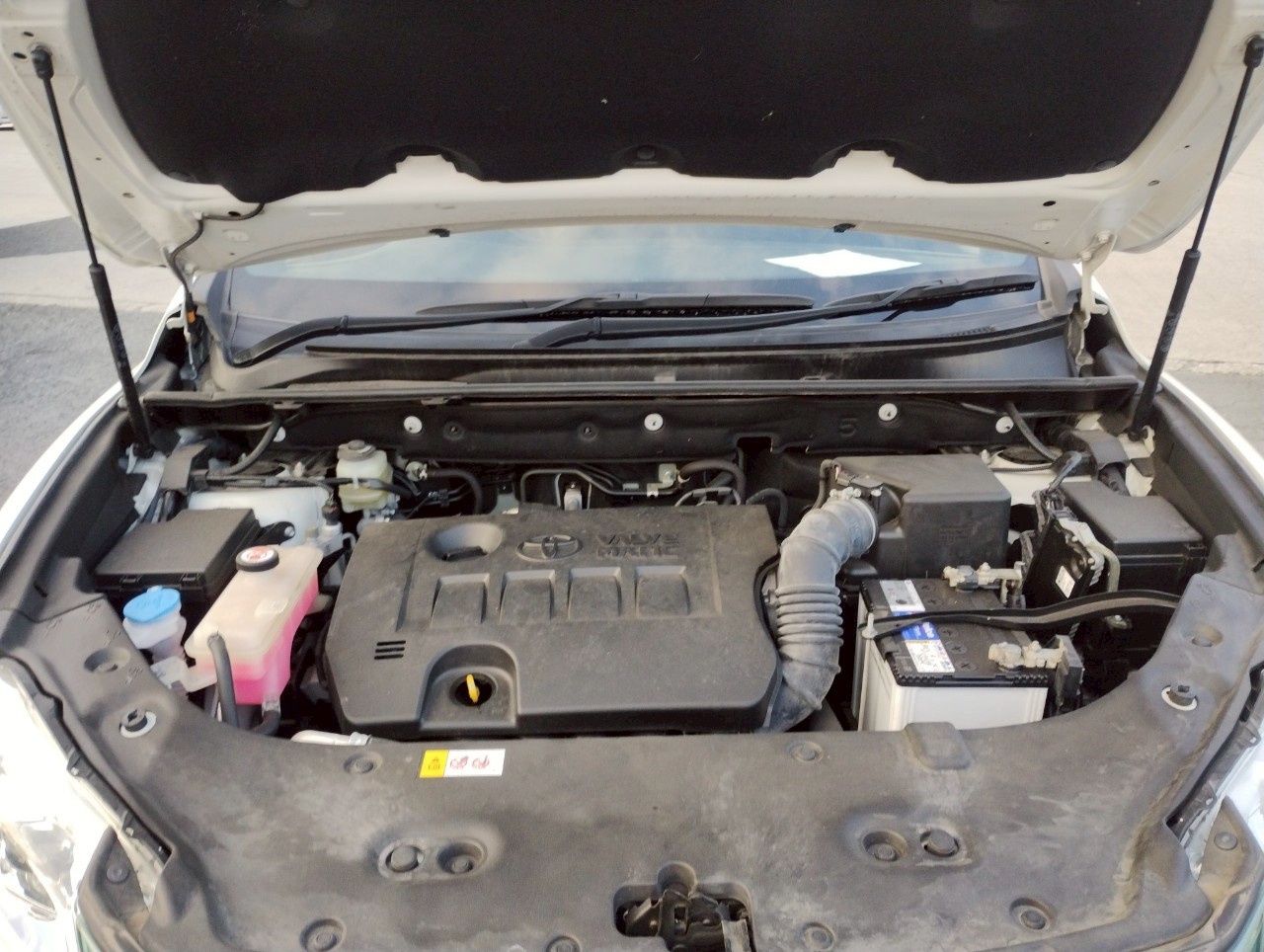 Toyota Harrier PEARL ZSU60 PROGRESS PACKAGE 2018 Year 2000cc Auto Petrol with HALF LEATHER SEATS. And JBL System.