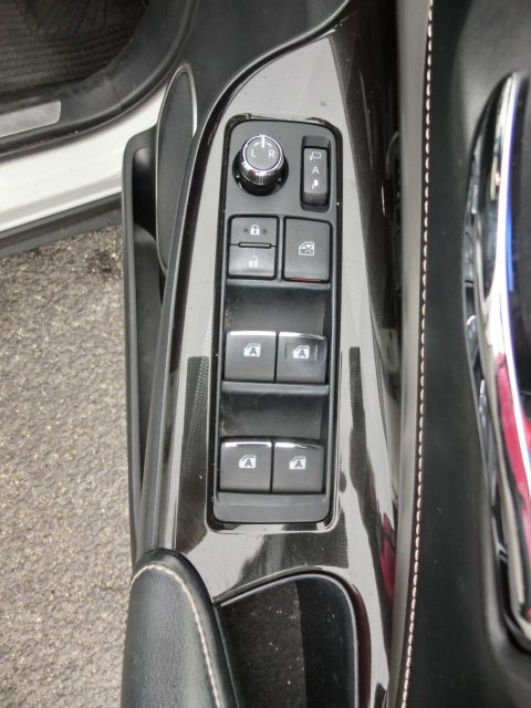 Toyota Harrier HYBRID PEARL AVU65W METAL PROGRESS 4WD PACKAGE 2018 Year 2500cc Auto Petrol with HALF LEATHER SEATS.