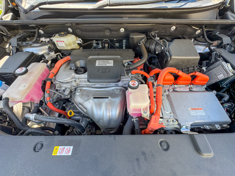 Toyota Harrier HYBRID SILVER AVU65W ELEGANCE 4WD PACKAGE 2019 Year 2500cc Auto Petrol with BROWN HALF LEATHER SEATS.