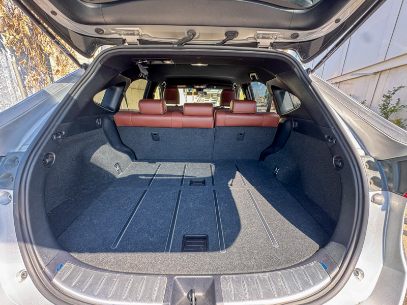 Toyota Harrier HYBRID SILVER AVU65W ELEGANCE 4WD PACKAGE 2019 Year 2500cc Auto Petrol with BROWN HALF LEATHER SEATS.
