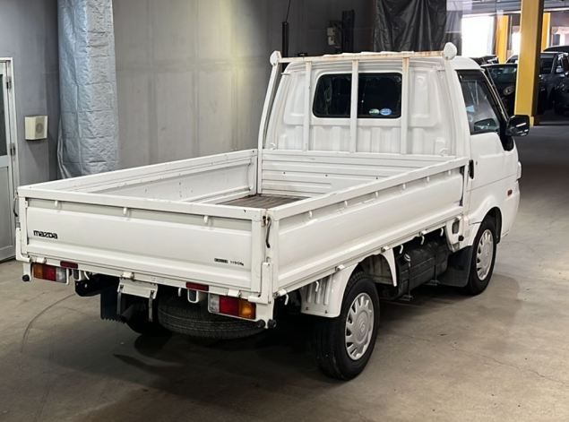 Mazda Bongo TRUCK ”DX GRADE” White 2018 YEAR SLP2T 1800cc Manual Petrol.
