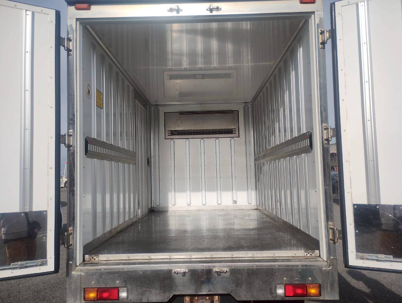 Mitsubishi Fuso Canter FBA20 White 2019 Year 3000cc Manual Diesel WITH FREEZER BODY.