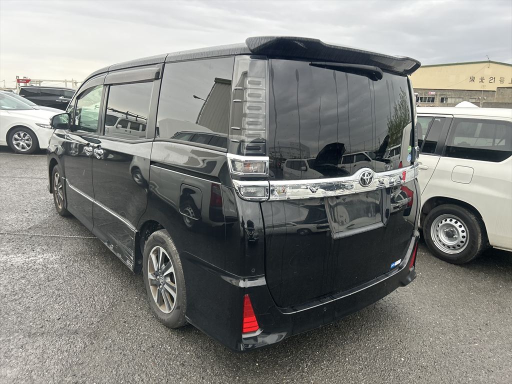 Toyota Voxy BLACK ZRR80W 2019 Year “ZS KIRAMEKI II PKG” 7 SEATER 2000cc Auto Petrol with Full Options.