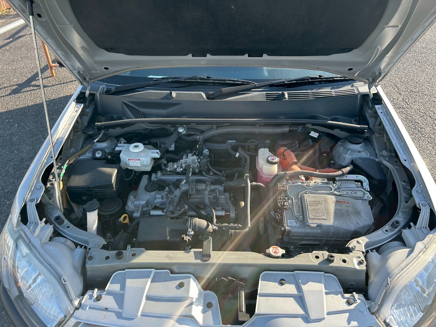 Toyota Probox – HYBRID SILVER 2019 Year NHP160- ” DX PKG” 1500cc Auto Petrol.